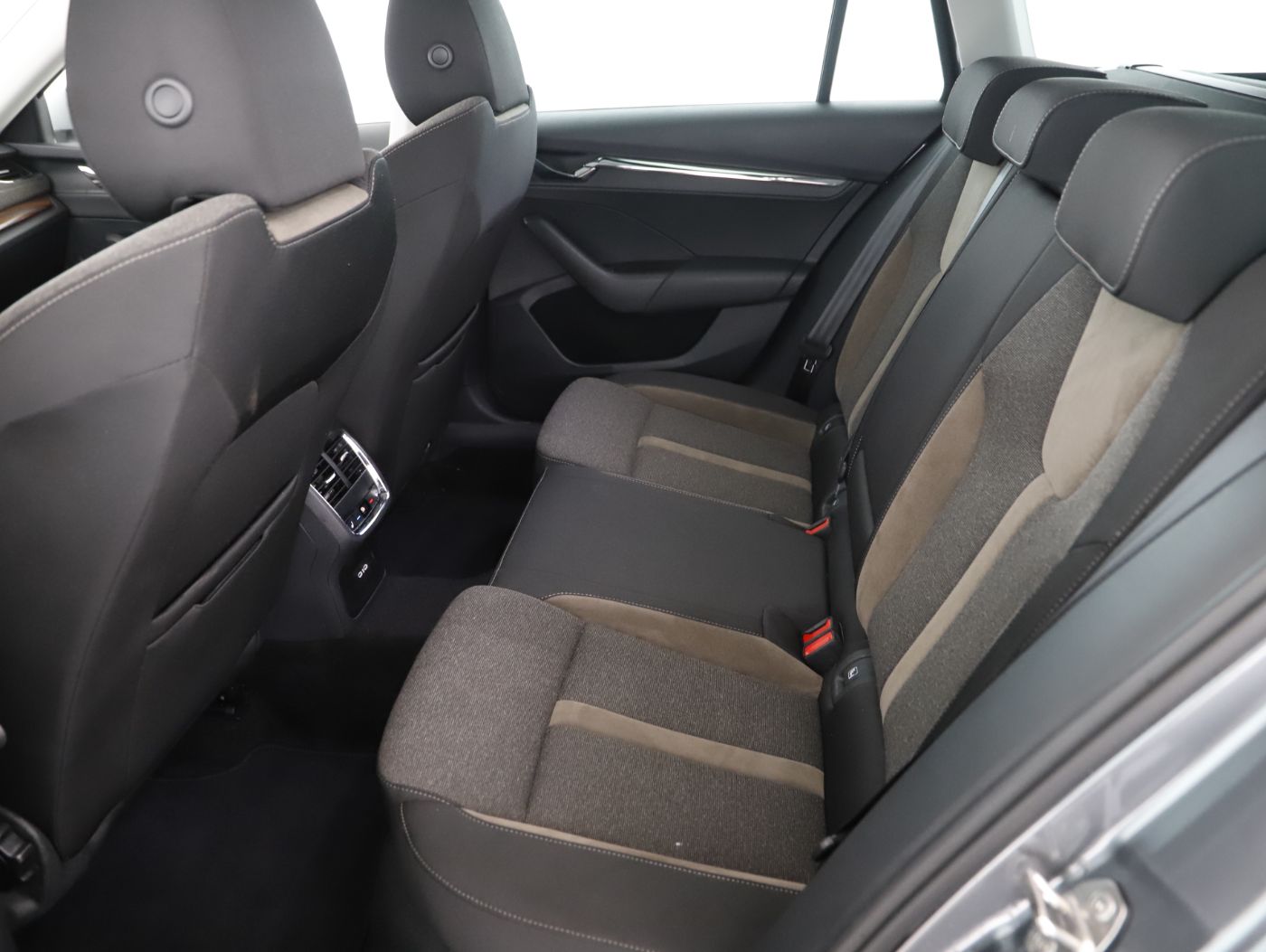 Skoda Octavia Combi TDI 4x4 Scout DSG | Bild 24 von 27