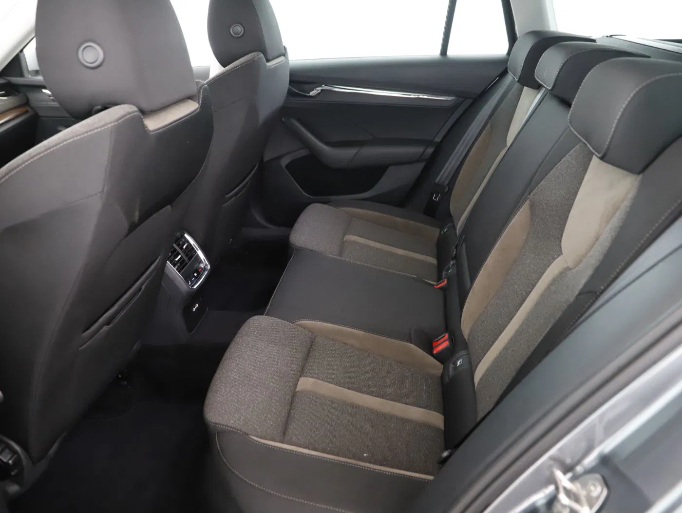 Skoda Octavia Combi TDI 4x4 Scout DSG | Bild 24 von 27