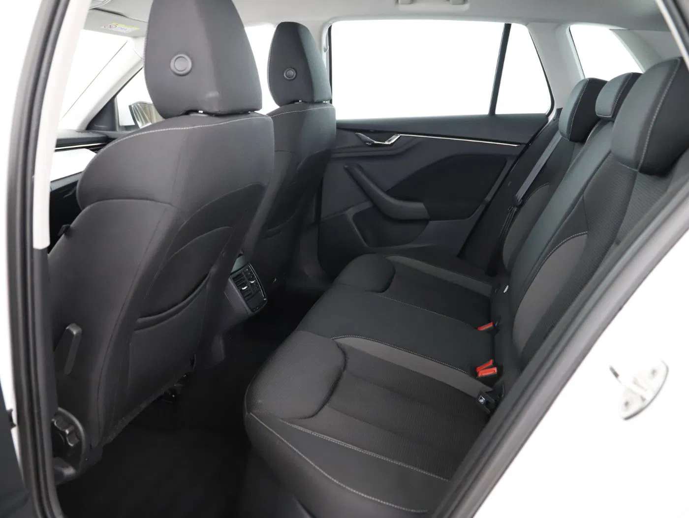 Skoda Kamiq 1.0 TSI Ambition | Bild 21 von 23
