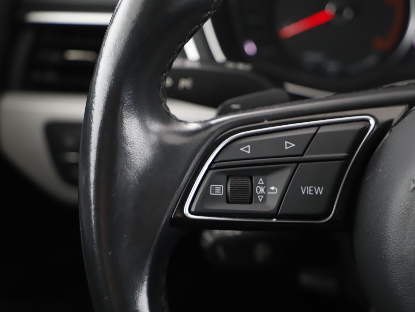 Audi A4 Avant 35 2.0 TDI | Bild 14 von 24