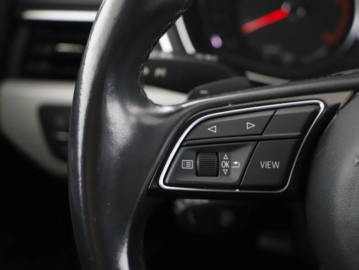 Audi A4 Avant 35 2.0 TDI | Bild 15 von 25