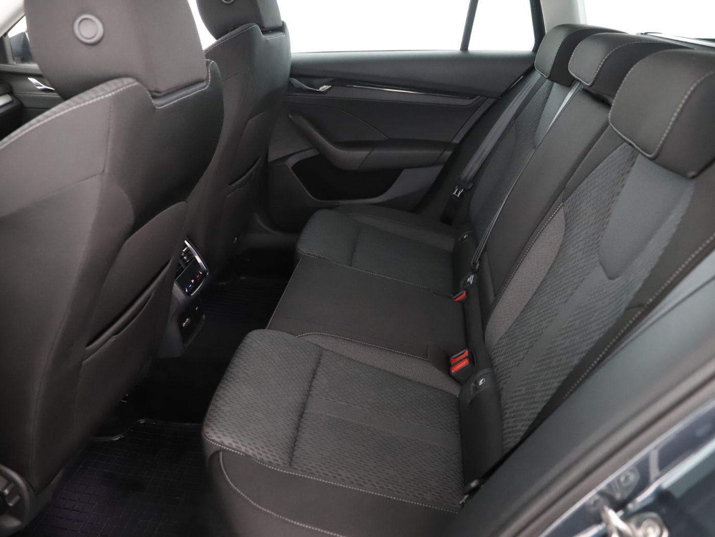 Skoda Octavia Combi 2.0 TDI Amb. DSG | Bild 23 von 28
