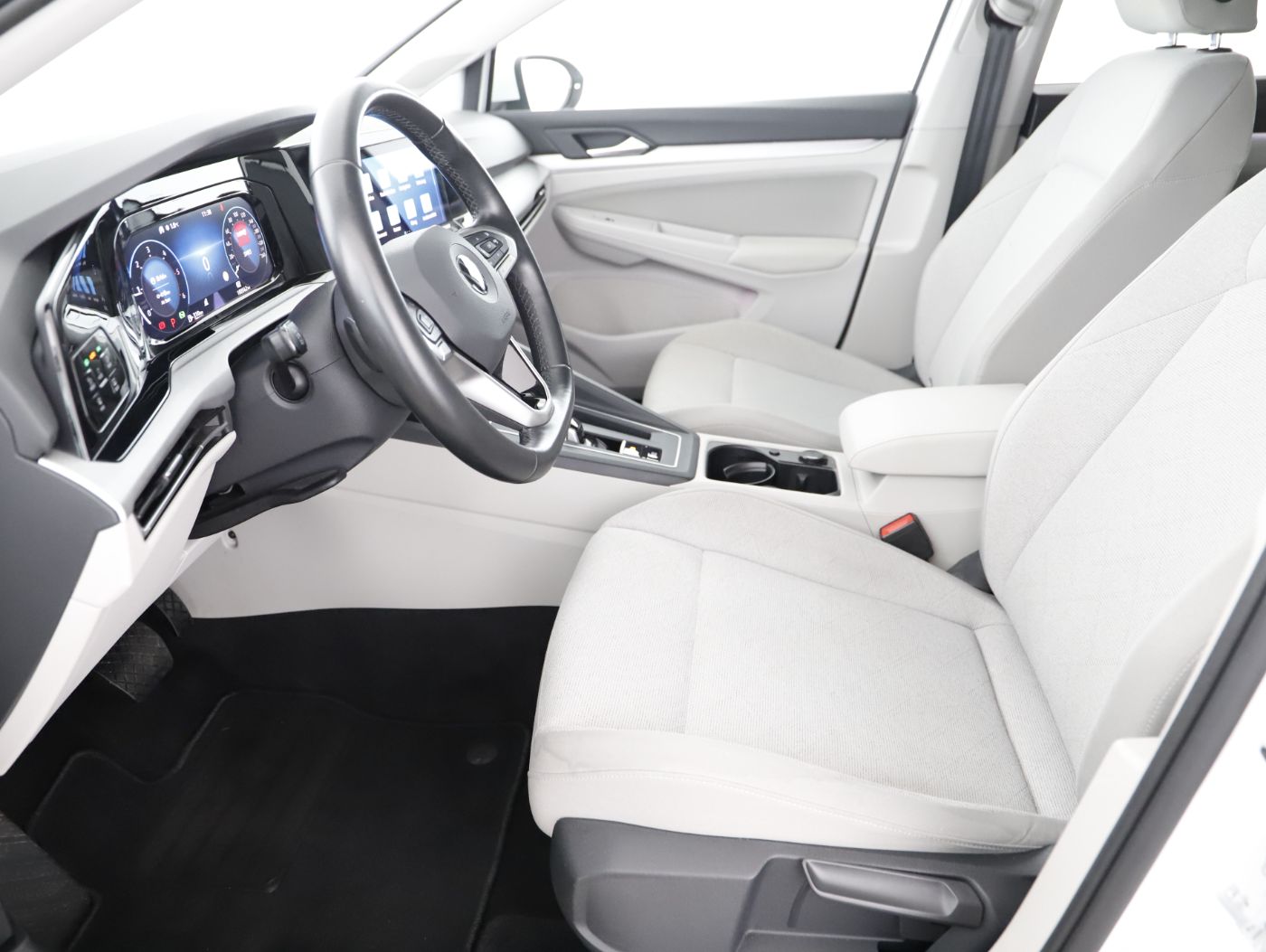 VW Golf VIII Var. 2.0 TDI DSG | Bild 10 von 25