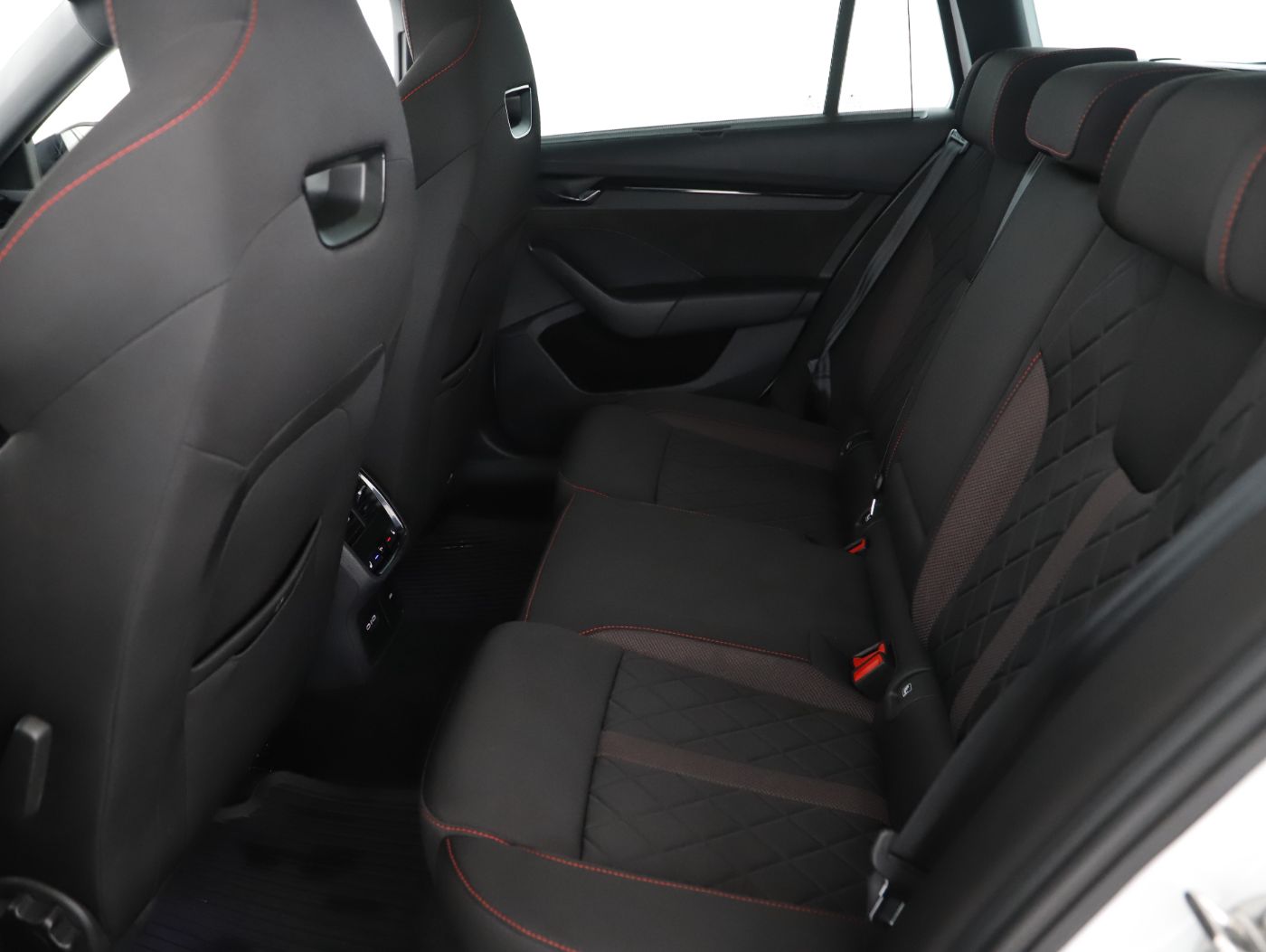 Skoda Octavia Combi RS iV DSG | Bild 18 von 20