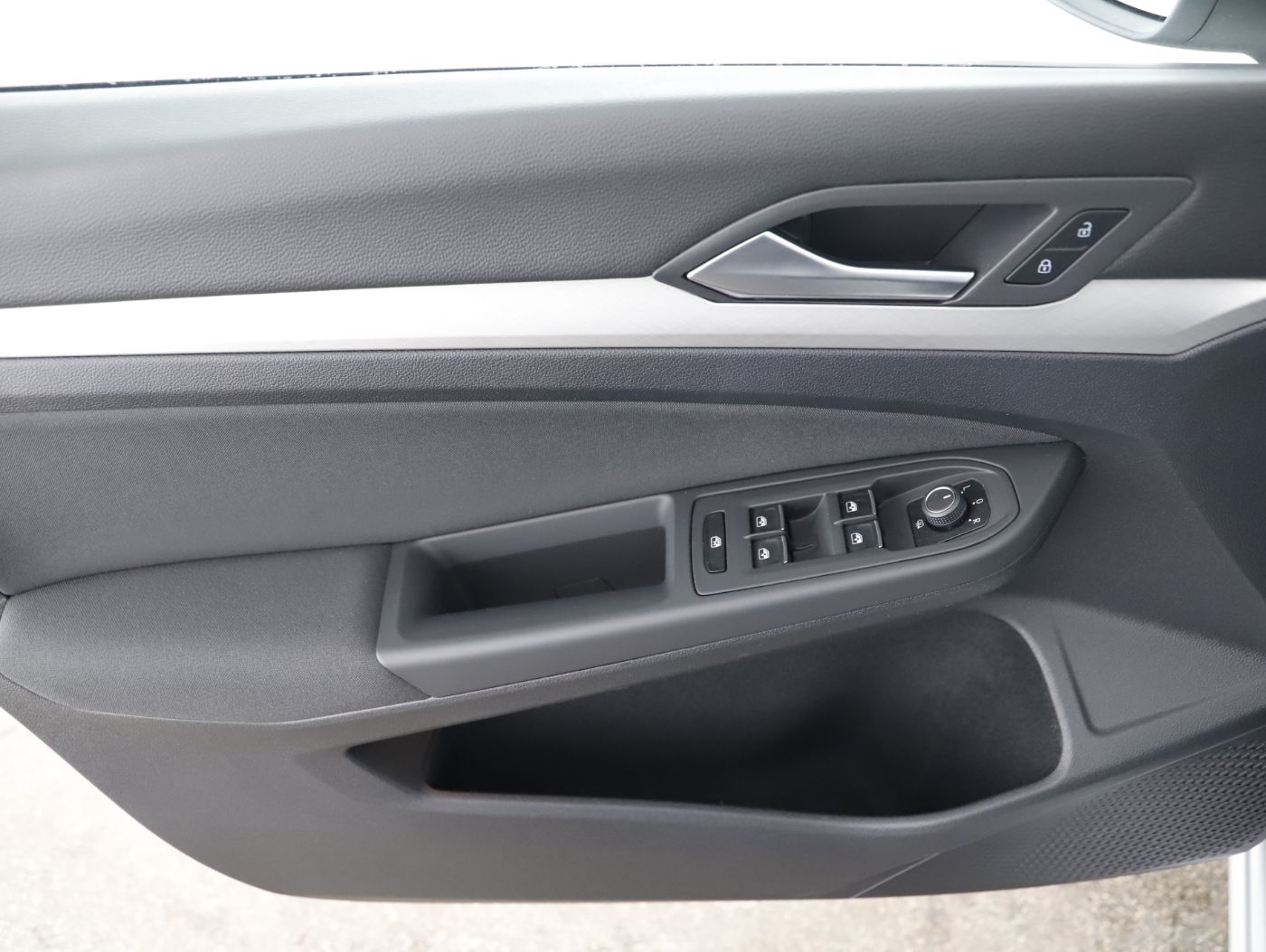 VW Golf VIII 2.0 TDI Life | Bild 8 von 24