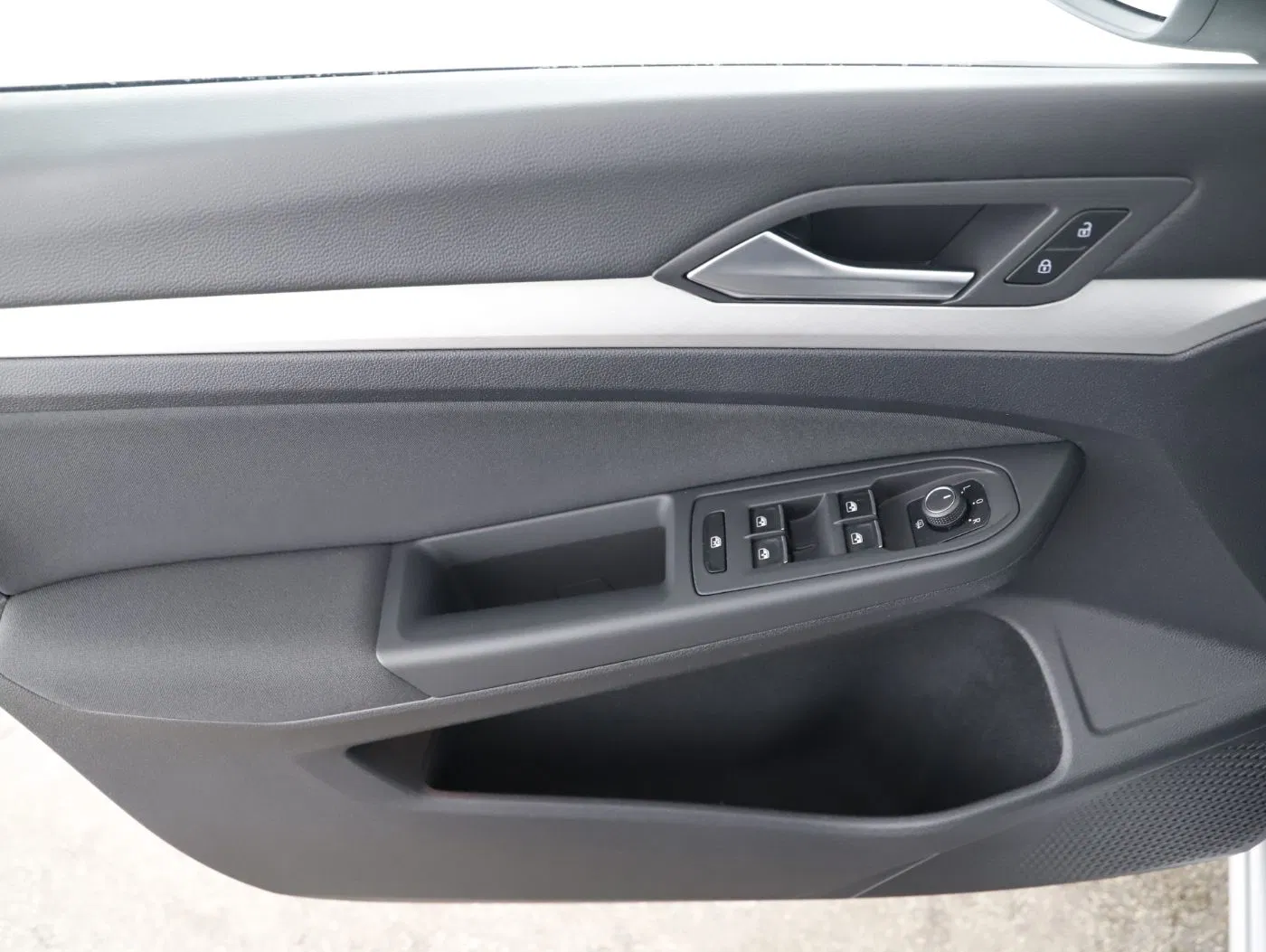 VW Golf VIII 2.0 TDI Life | Bild 8 von 24