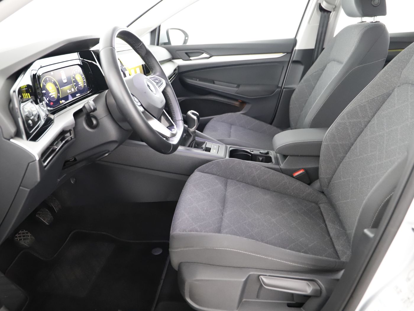VW Golf VIII 2.0 TDI Life | Bild 11 von 24
