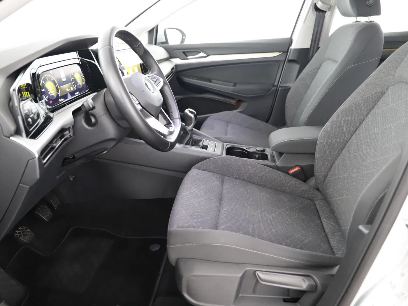 VW Golf VIII 2.0 TDI Life | Bild 11 von 24