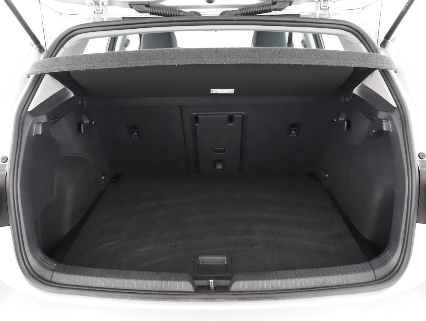 VW Golf VIII 2.0 TDI Life | Bild 23 von 24