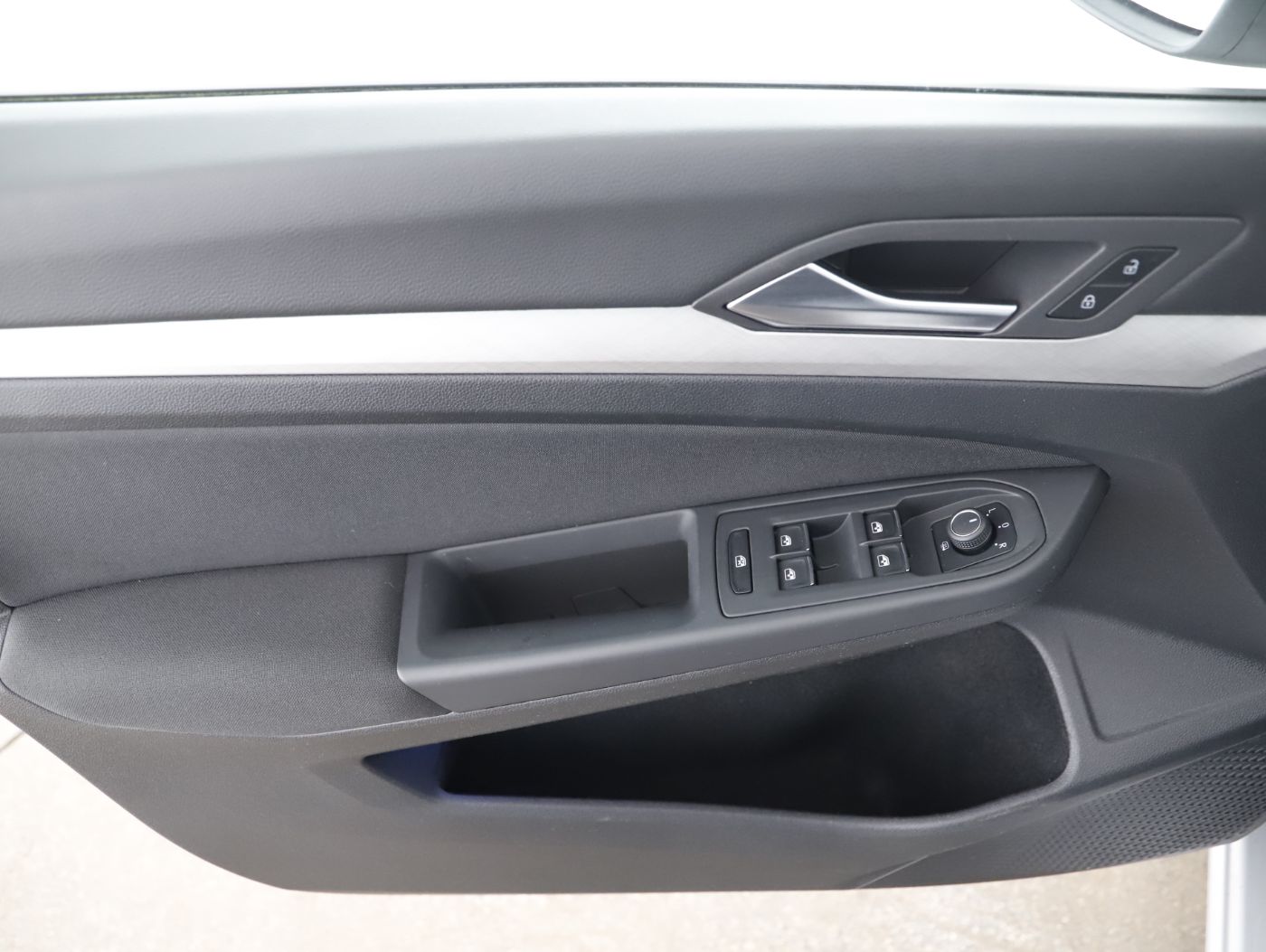 VW Golf VIII 2.0 TDI Life | Bild 11 von 27