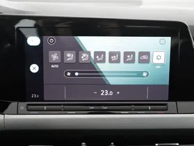 VW Golf VIII 2.0 TDI Life | Thumbnail 24 von 27