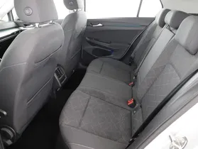VW Golf VIII 2.0 TDI Life | Thumbnail 25 von 27