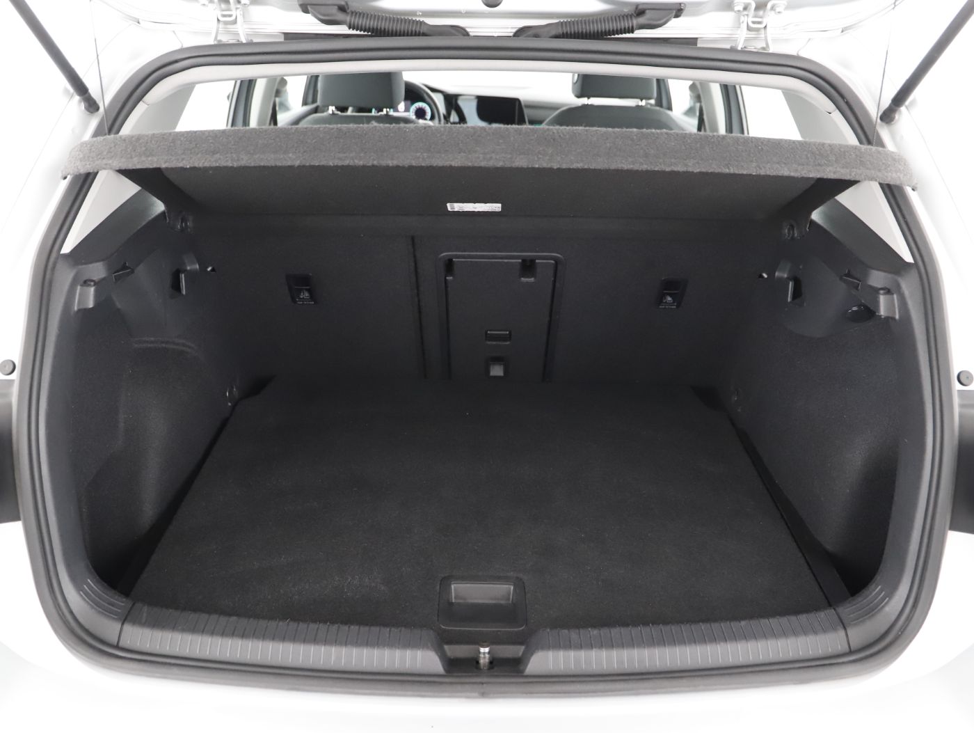 VW Golf VIII 2.0 TDI Life | Bild 27 von 27