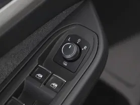 VW Golf Var 2.0 TDI DSG | Thumbnail 8 von 23