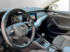 Skoda Octavia Combi 2.0 TDI Ambition | Thumbnail 7 von 21