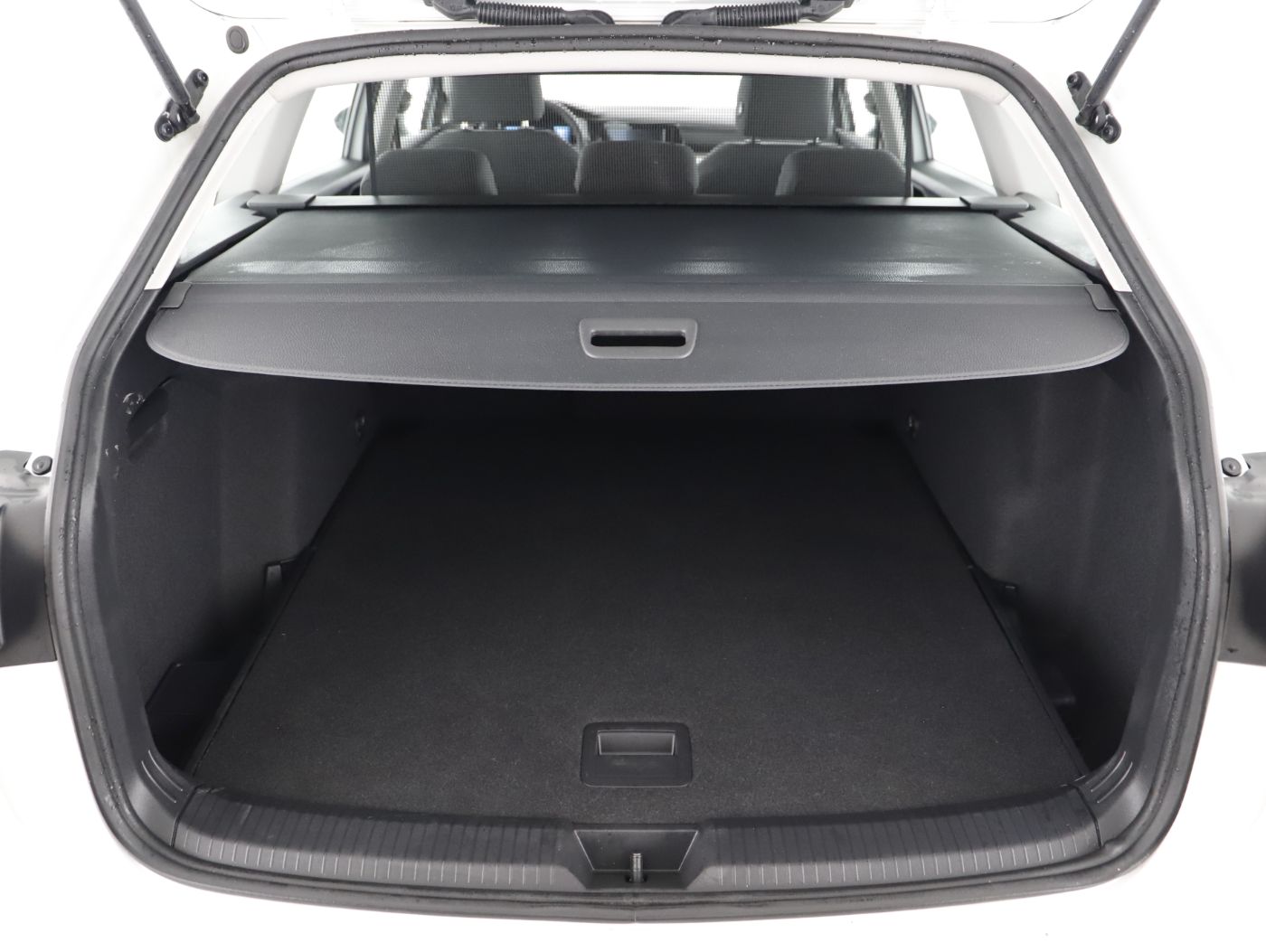 VW Golf VIII Variant 2.0TDI | Bild 23 von 23