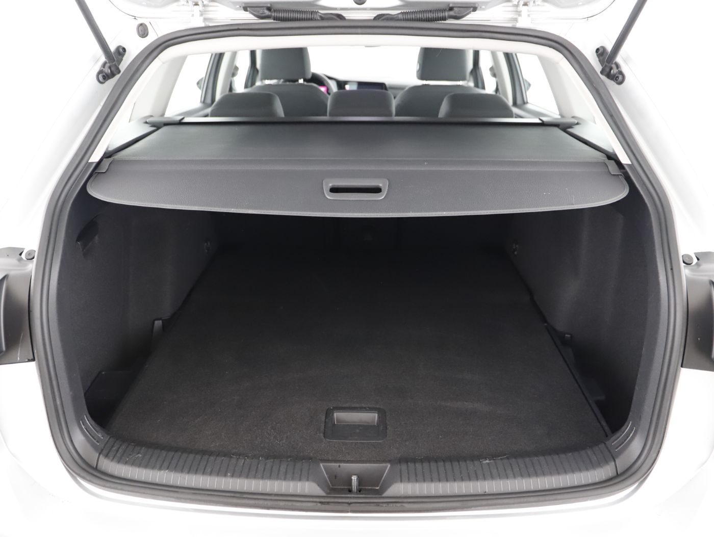 VW Golf VIII Variant 2.0 TDI Life | Bild 22 von 23