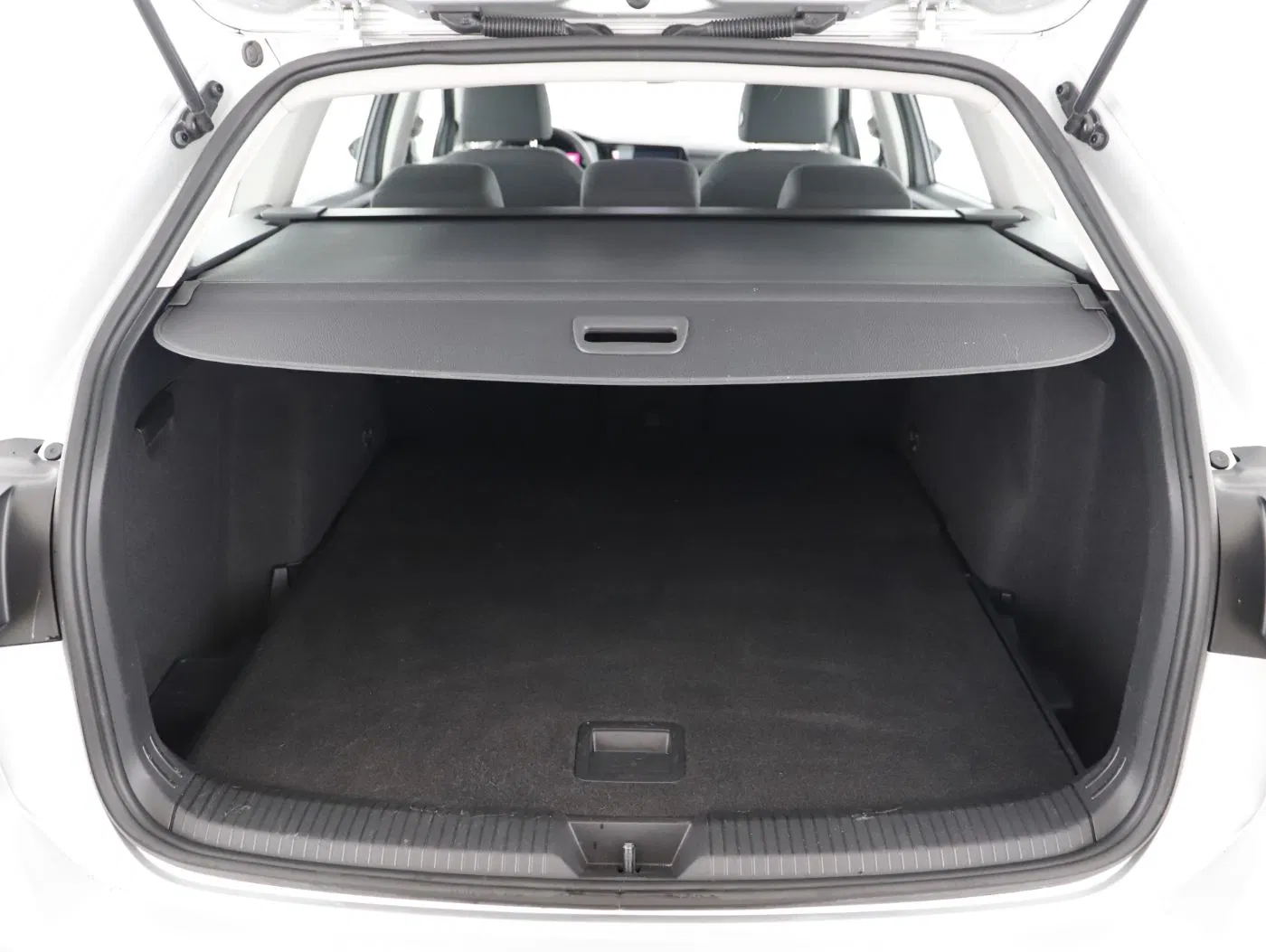 VW Golf VIII Variant 2.0 TDI Life | Bild 22 von 23