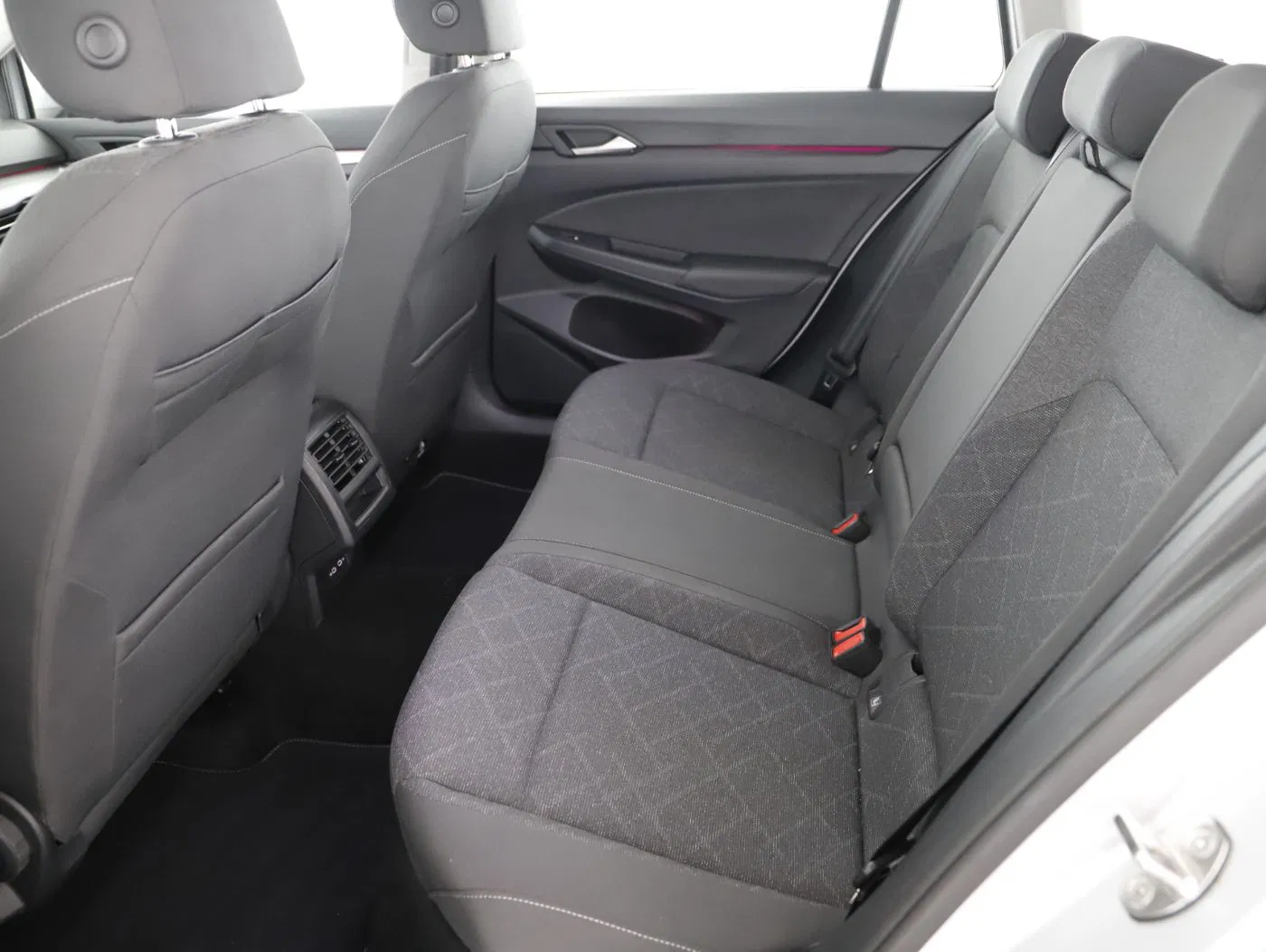 VW Golf VIII Variant 2.0 TDI Life | Bild 21 von 23