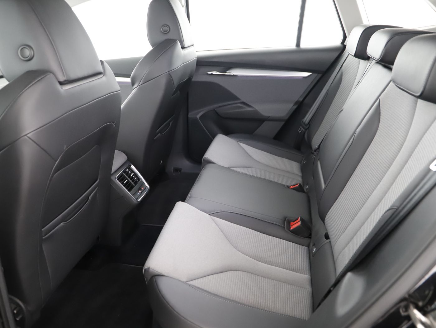 Skoda Enyaq iV 80 Loft | Bild 21 von 24