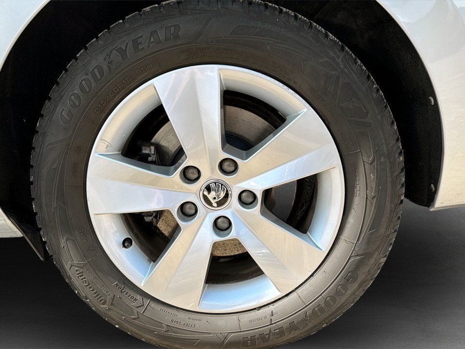 Skoda Superb Combi 1.5 TSI | Bild 6 von 25