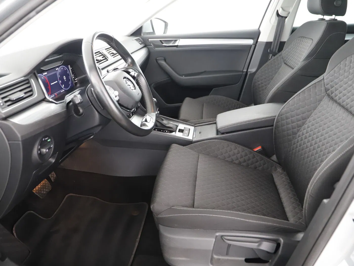 Skoda Superb Combi 2.0 TDI Ambition | Bild 11 von 26