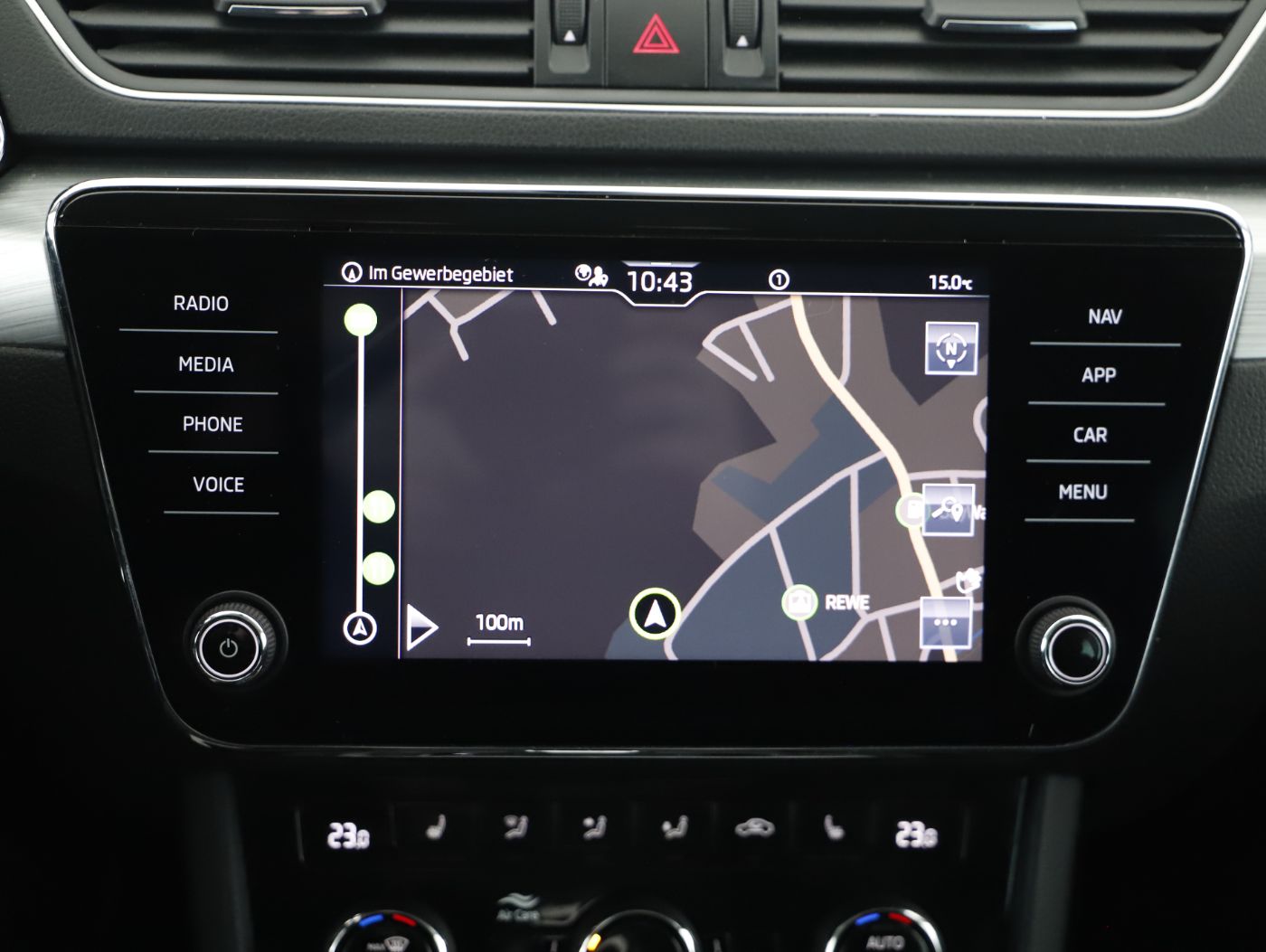 Skoda Superb Combi 2.0 TDI Ambition | Bild 17 von 26
