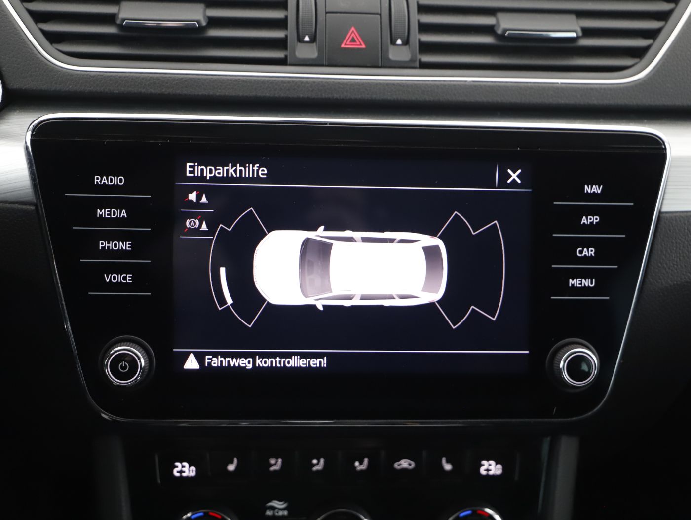 Skoda Superb Combi 2.0 TDI Ambition | Bild 19 von 26
