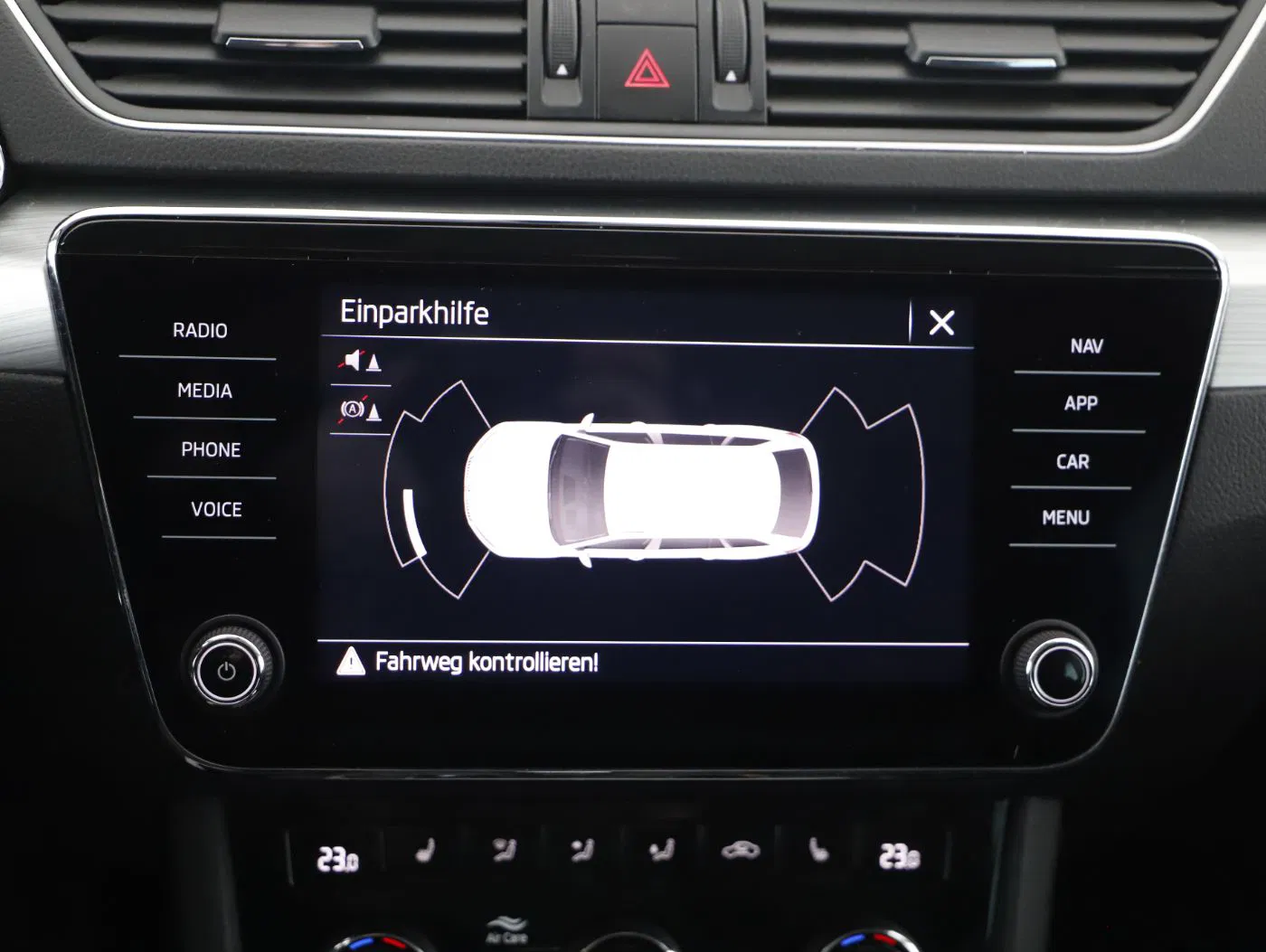 Skoda Superb Combi 2.0 TDI Ambition | Bild 19 von 26