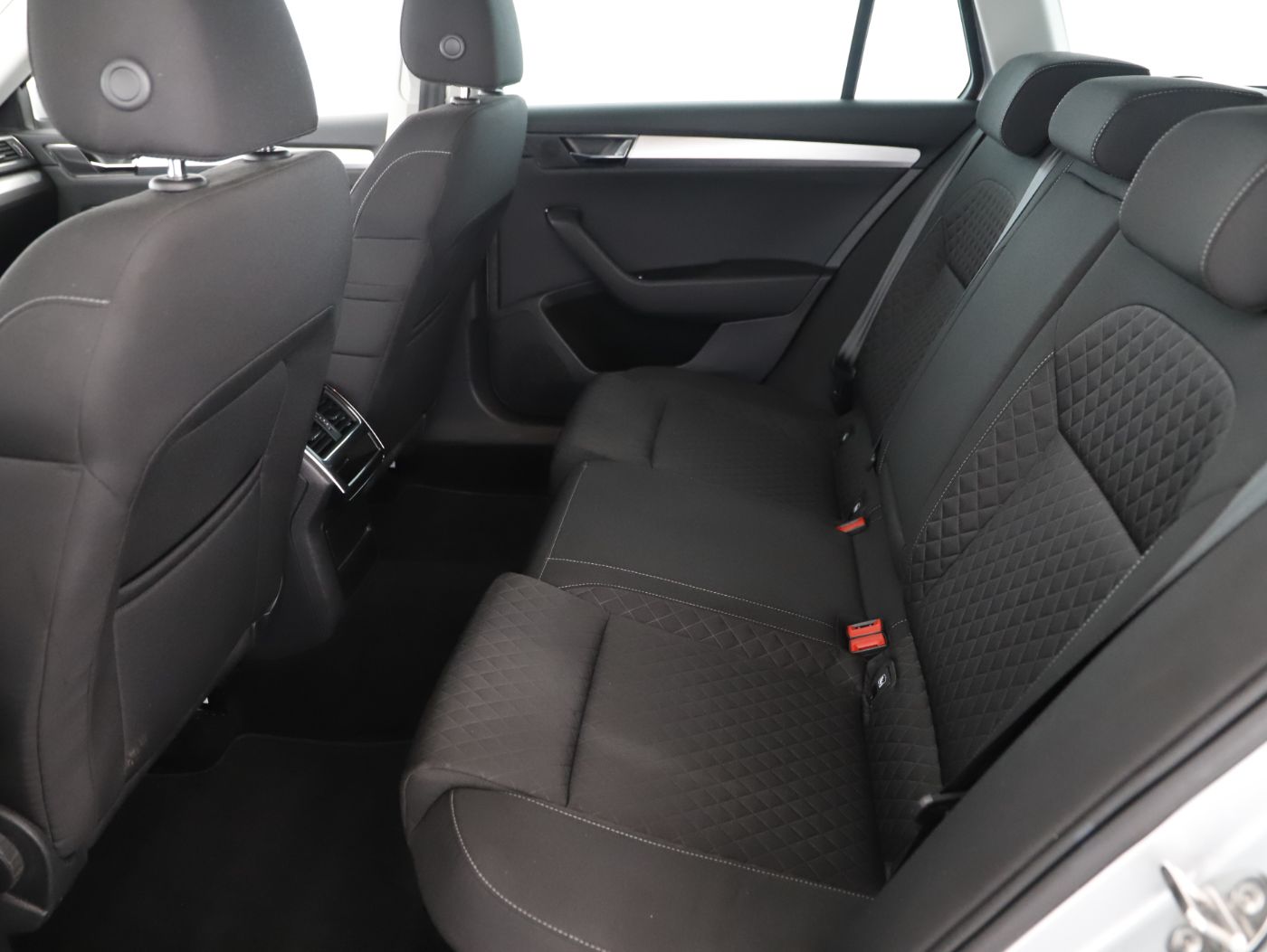 Skoda Superb Combi 2.0 TDI Ambition | Bild 22 von 26