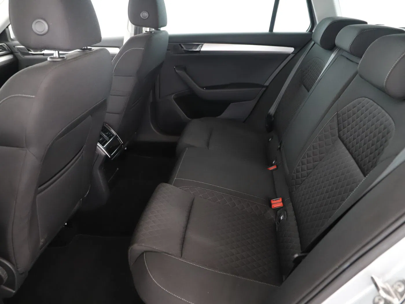 Skoda Superb Combi 2.0 TDI Ambition | Bild 22 von 26