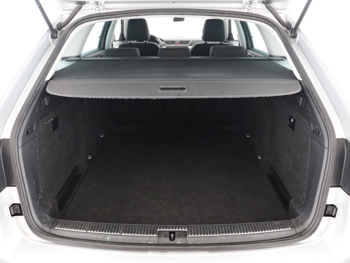 Skoda Superb Combi 2.0 TDI Ambition | Bild 24 von 26