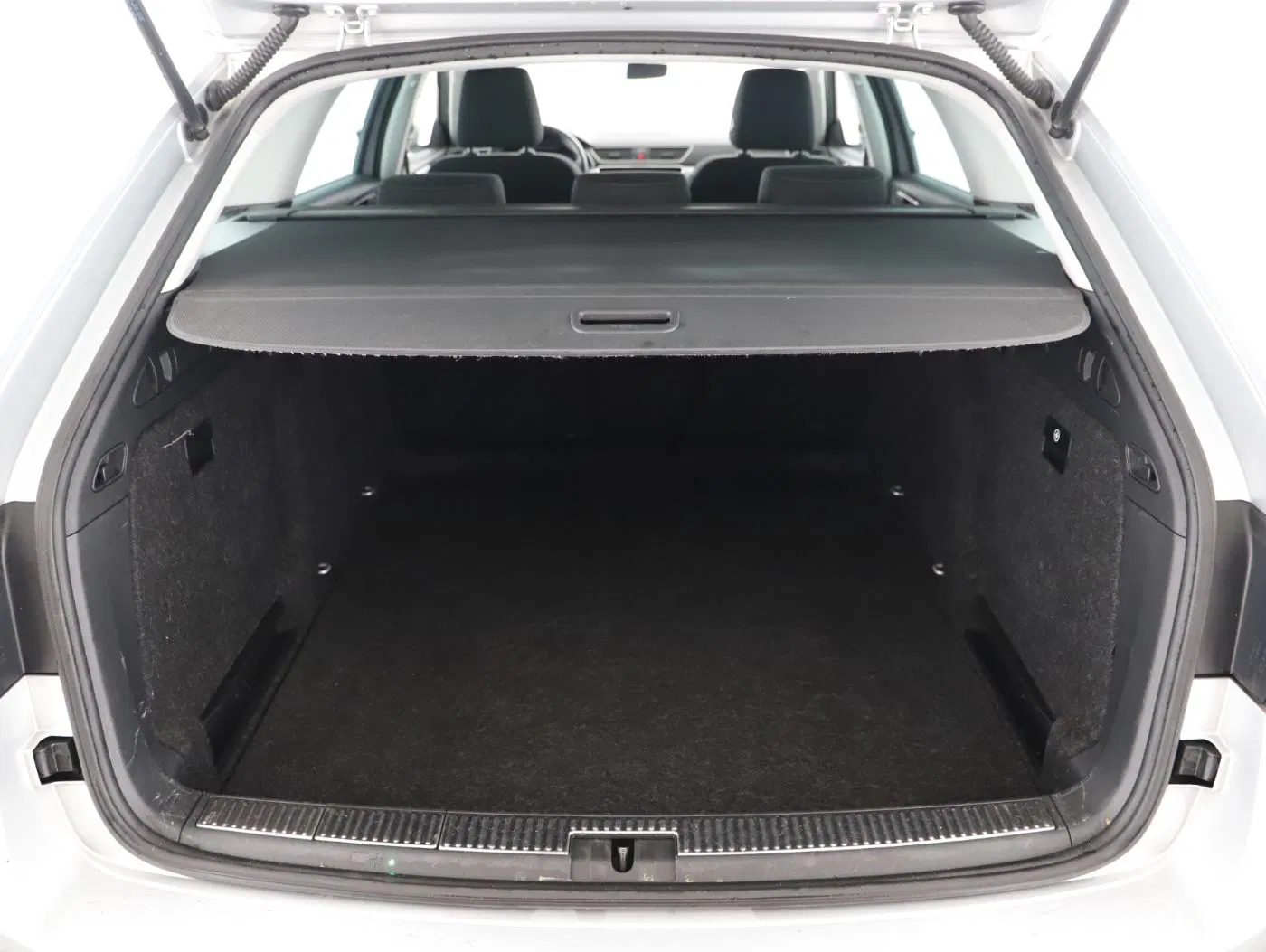 Skoda Superb Combi 2.0 TDI Ambition | Bild 24 von 26