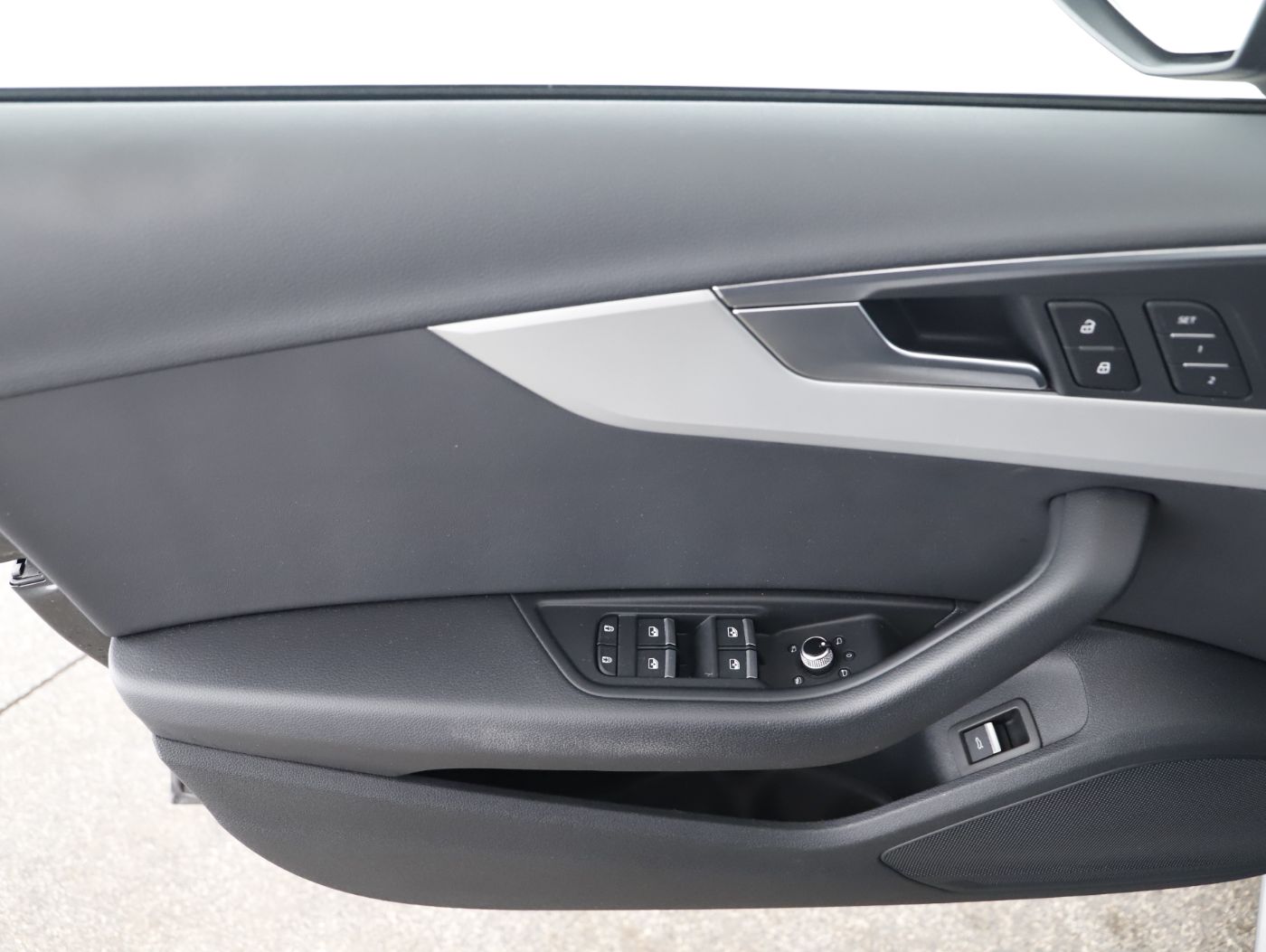 Audi A4 Avant 40 2.0 TDI quattro S-Line | Bild 7 von 25