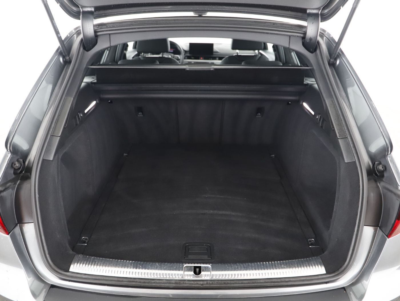 Audi A4 Avant 40 2.0 TDI quattro S-Line | Bild 23 von 25
