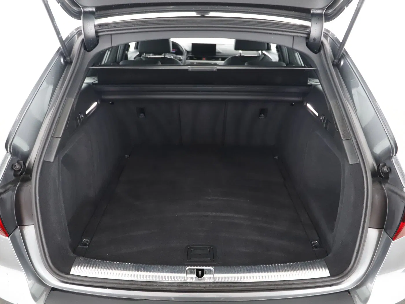 Audi A4 Avant 40 2.0 TDI quattro S-Line | Bild 23 von 25