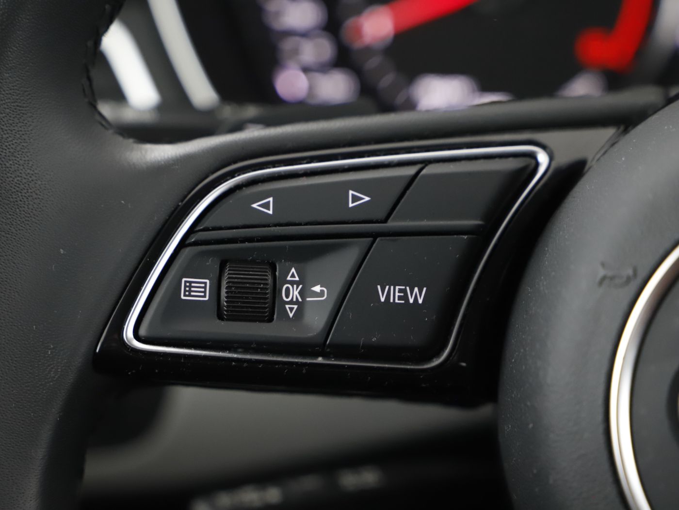Audi A4 Avant 30 TDI | Bild 14 von 24