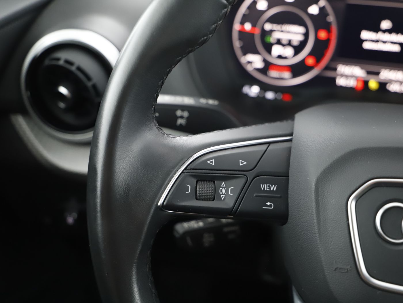 Audi Q2 quattro 35 TDI Aut. | Bild 13 von 26