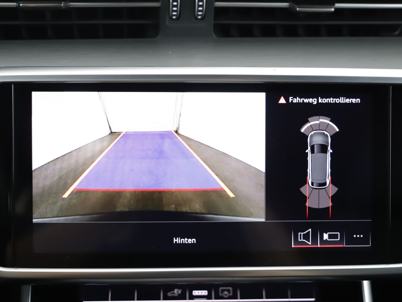 Audi A6 Avant 55 TFSIe quattro | Bild 16 von 23