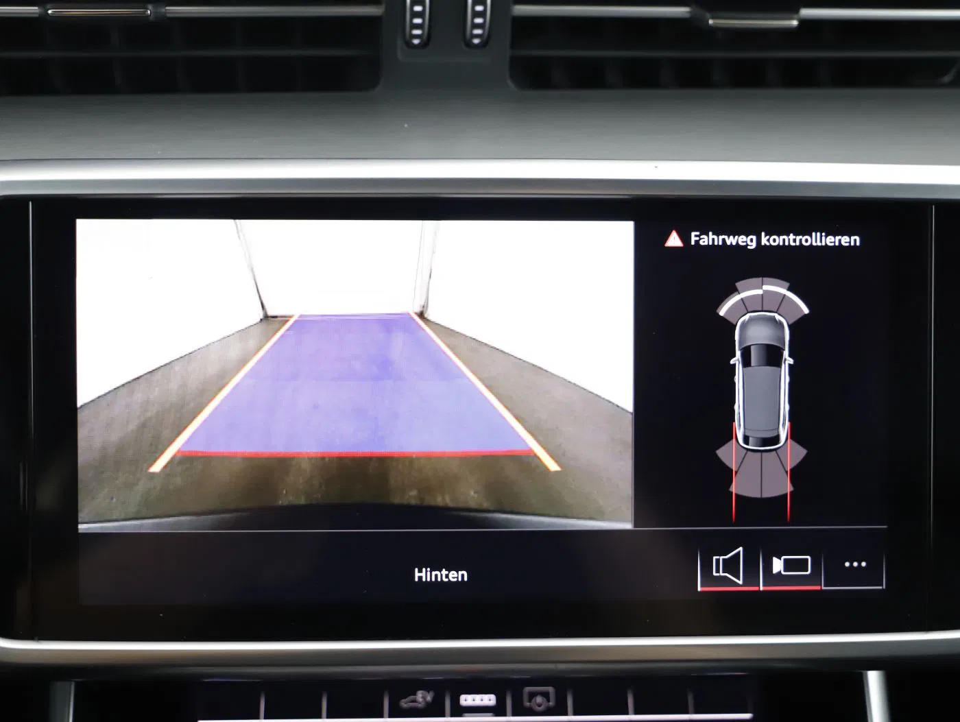 Audi A6 Avant 55 TFSIe quattro | Bild 16 von 23
