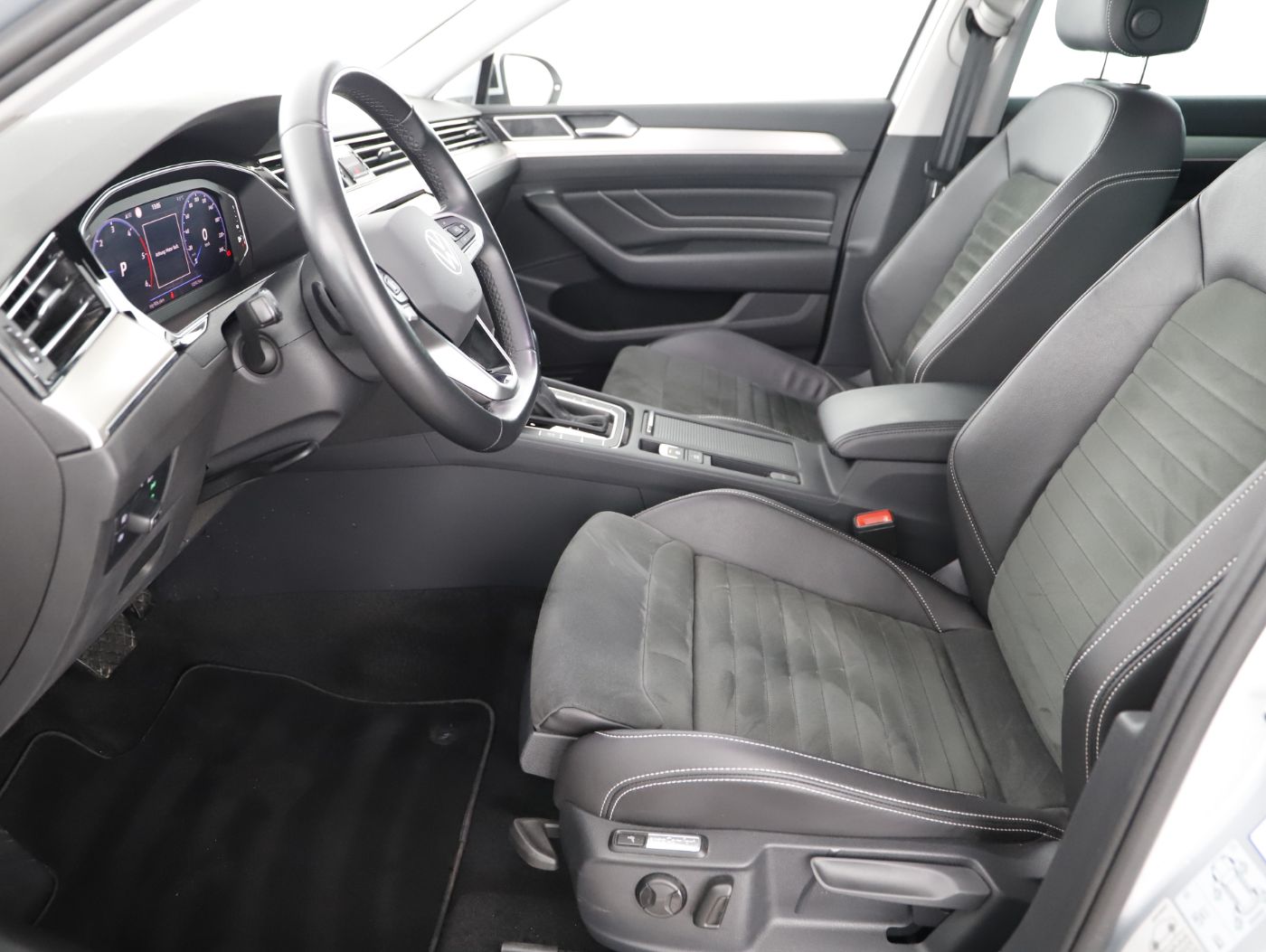 VW Passat Variant 2.0 TDI BMT Elegance | Bild 8 von 26
