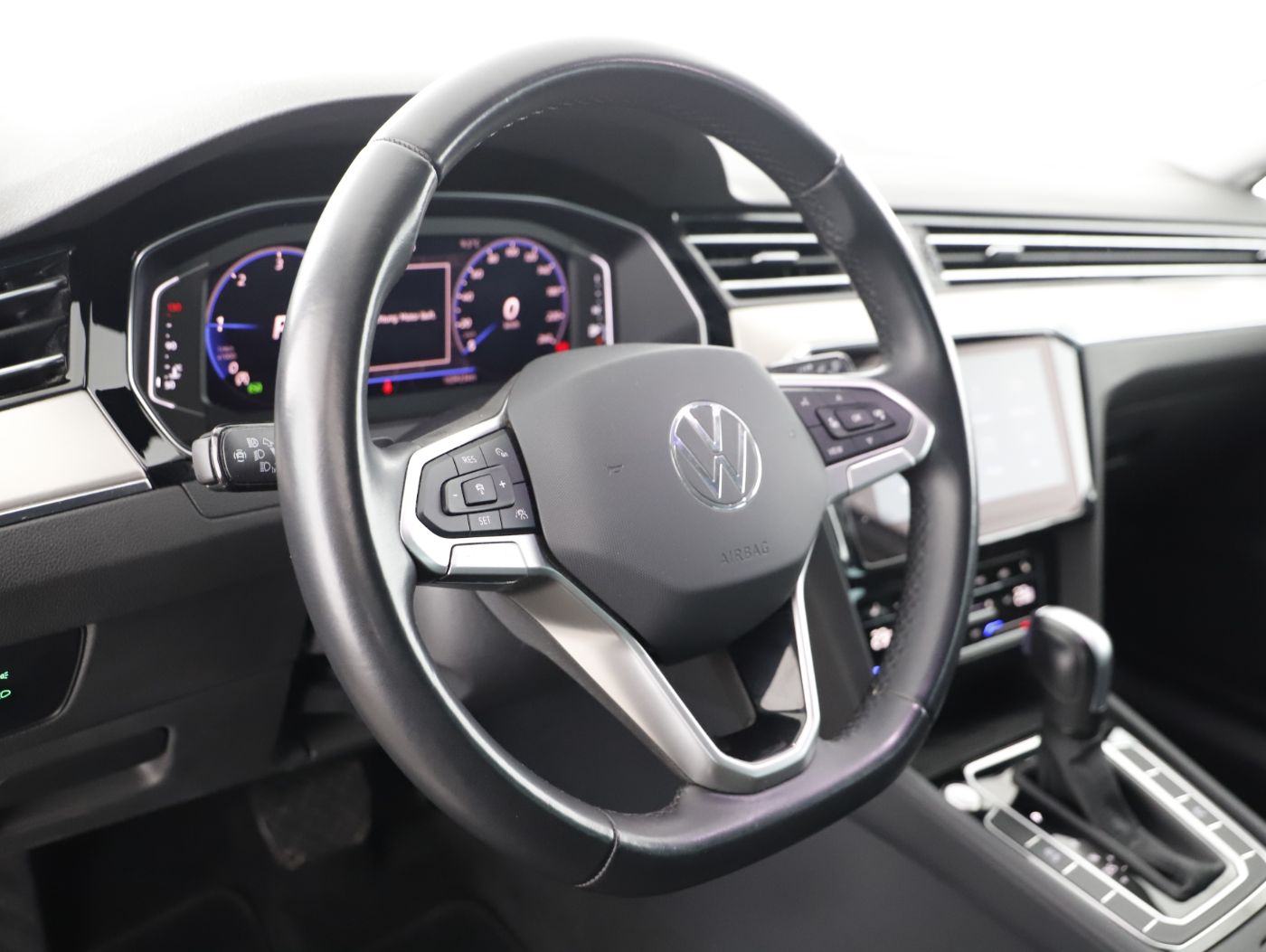VW Passat Variant 2.0 TDI BMT Elegance | Bild 11 von 26