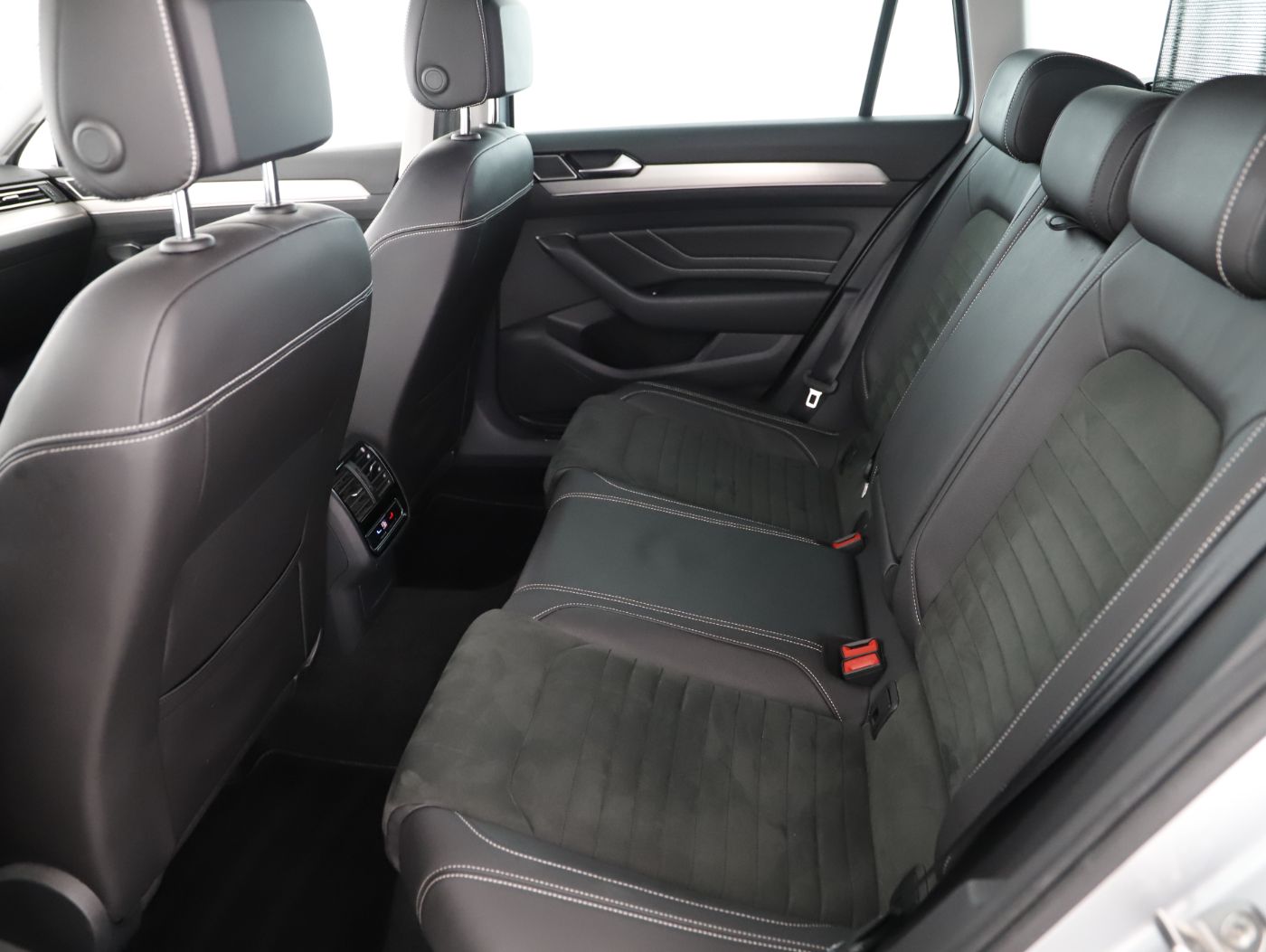 VW Passat Variant 2.0 TDI BMT Elegance | Bild 9 von 26