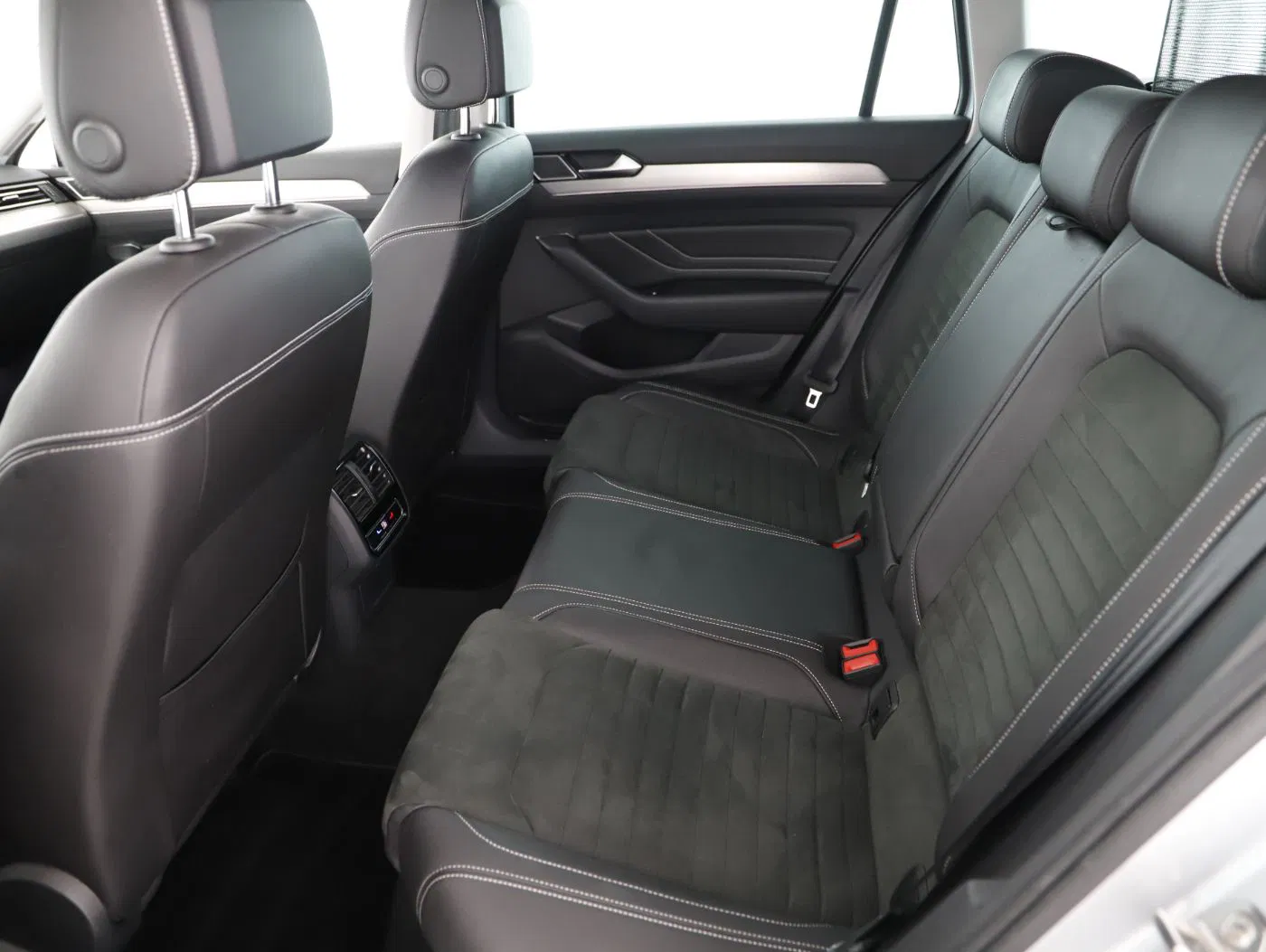 VW Passat Variant 2.0 TDI BMT Elegance | Bild 9 von 26