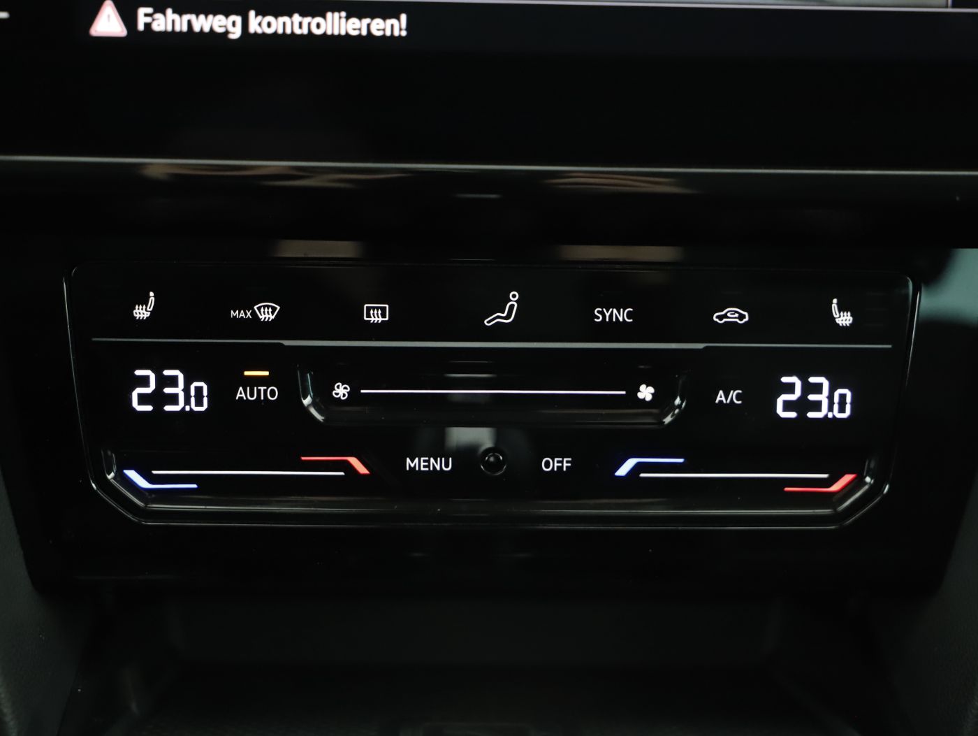 VW Passat Variant 2.0 TDI BMT Elegance | Bild 17 von 26