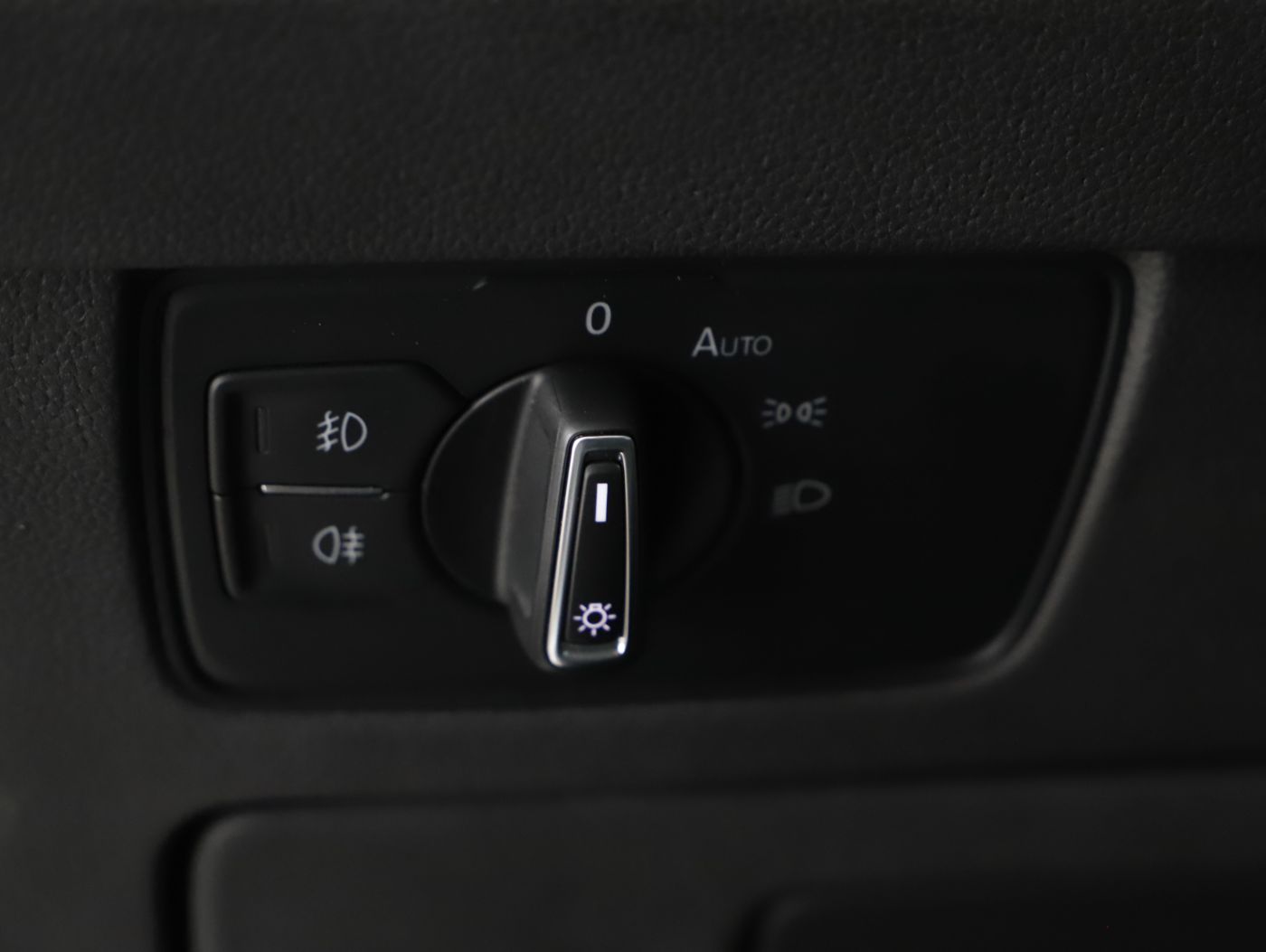 VW Passat Variant 2.0 TDI BMT Elegance | Bild 20 von 26