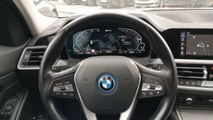 BMW 320e xDrive Touring Advantage | Thumbnail 10 von 21