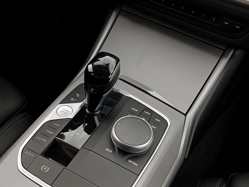 BMW 320e xDrive Touring Advantage | Bild 17 von 21
