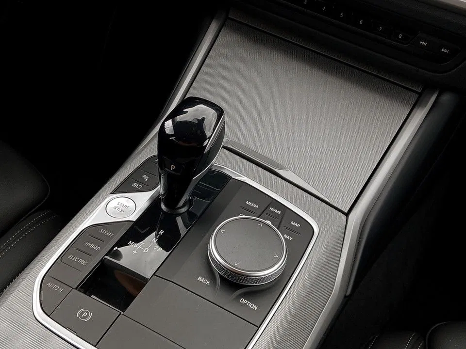 BMW 320e xDrive Touring Advantage | Bild 17 von 21