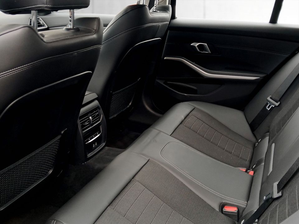 BMW 320e xDrive Touring Advantage | Bild 18 von 21